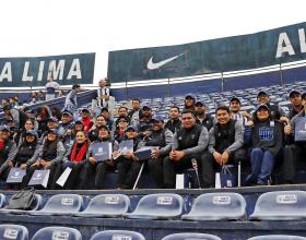 Medallistas e integrantes de la delegación peruana recibieron homenaje en el estadio de Matute.