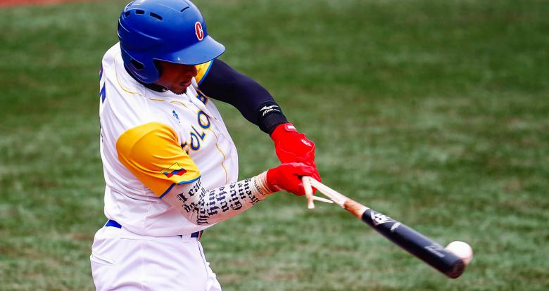 Cristian Cano shatters his bat by ferociously hitting the ball in the match against Nicaragua at the Villa María del Triunfo Sports Center during Lima 2019 Games