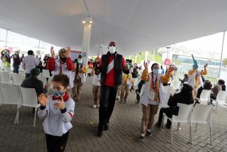 Vacunación: Voluntarios de Legado sorprendieron con flashmob junto a ex futbolistas de la selección