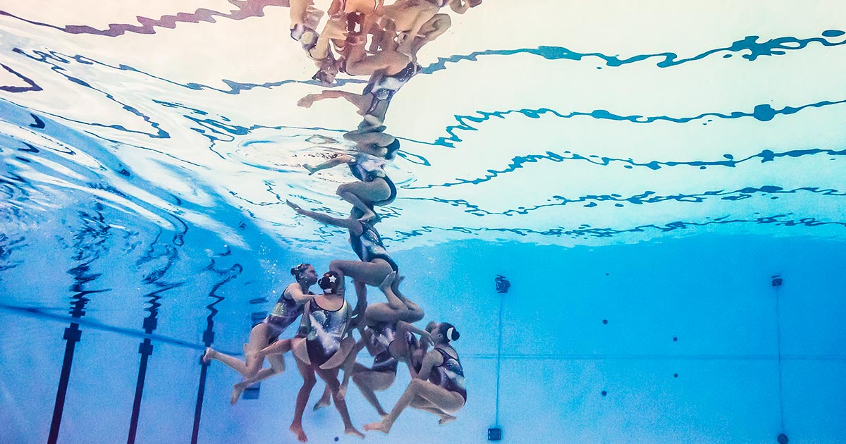 Foto bajo el agua del equipo mexicano de natación en la presentación que les permitió llevarse la medalla de plata en Lima 2019