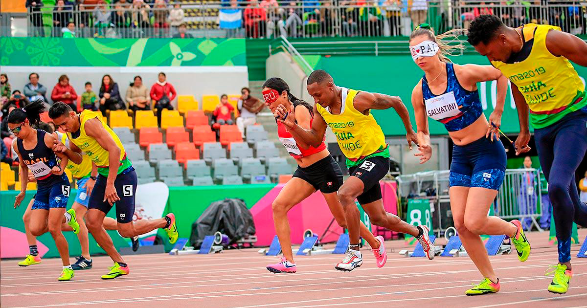 Para atletas corren en la pista atlética de Lima 2019