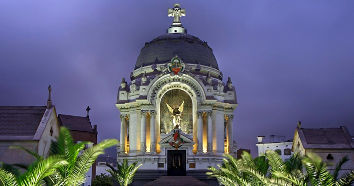 If you don’t know where else to go besides the Lima 2019 venues, visit the Cementerio Presbítero Matías Maestro