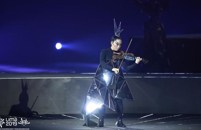 Pauchi Sasaki con su violín en los Juegos Lima 2019 