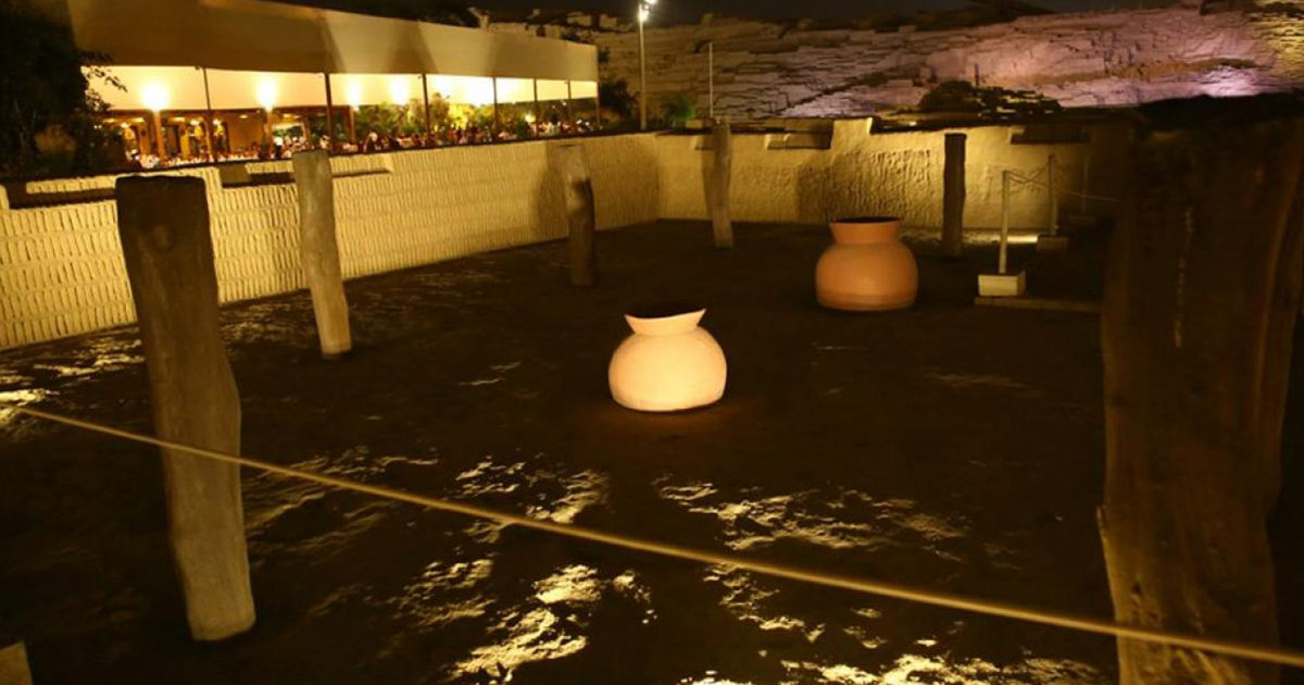 : Take advantage of your visit to Lima by going to the Huaca Pucllana in Miraflores. 