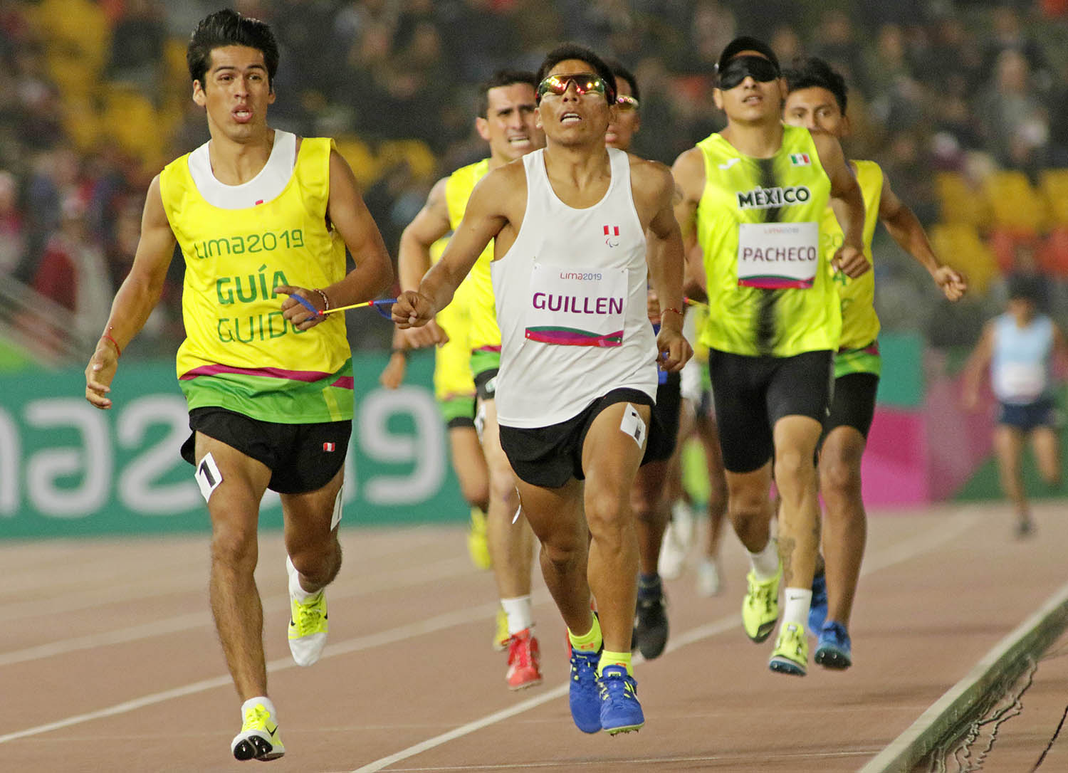 Medalla de oro para el peruano Rosbill Guillén.