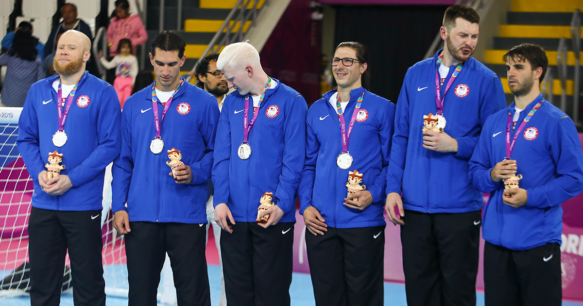 Equipo masculino estadounidense de golbol recibe sus medallas de Plata en Lima 2019