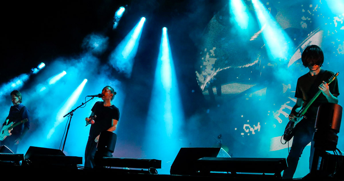 Radiohead en concierto en el Estadio Nacional.