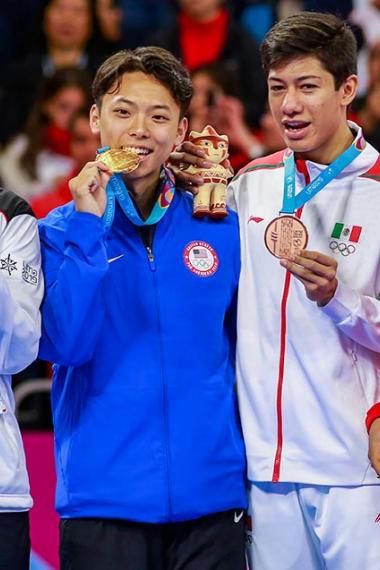 Taekwondo winners with medals