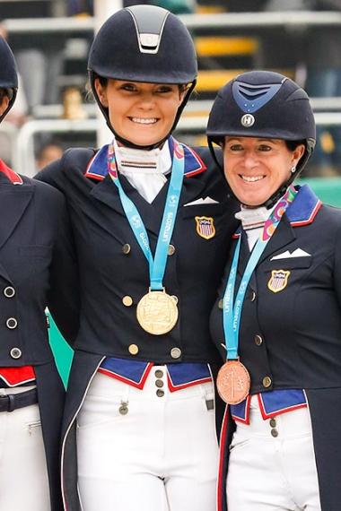 Sarah Lockman, Jennifer Baumert y Tina Irwin, primeros puesto de Adiestramiento Individual en Lima 2019