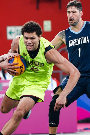 Michael Carrera vs. Argentina in basketball 3x3