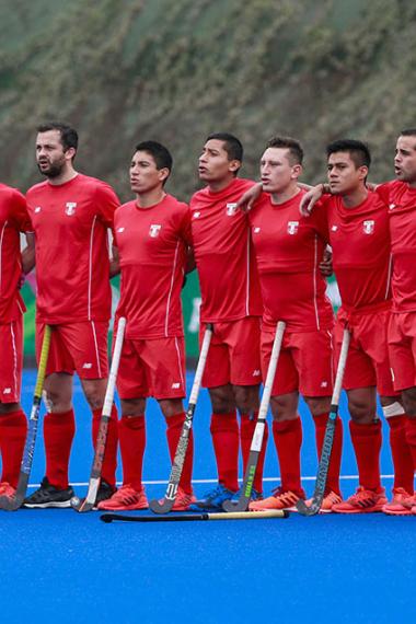 Peruvian hockey team before playing the quarterfinals against Argentina at Villa María del Triunfo Sports Center