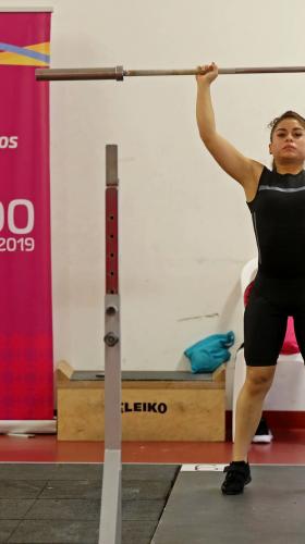  El Polideportivo 2 de la VIDENA recibió la inédita competencia de Levantamiento de pesas Online, donde una deportista peruana ganó el primer lugar en su categoría.