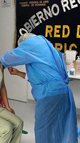Vacunan a profesionales de primera línea del CAAT de Pinachaqui