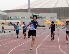 Más de 200 adolescentes deportistas compiten por primera vez en el estadio atlético de Legado