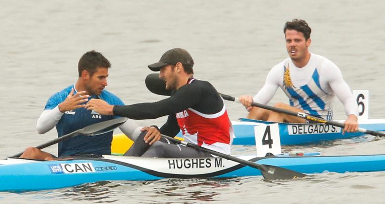 Agustín Vernice hugs Canadian athlete 