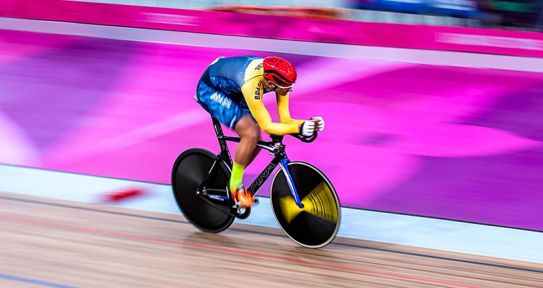 Brazilian Soelito Gohr competing in men’s individual pursuit C4-5 competition at the National Sports Village – VIDENA, Lima 2019