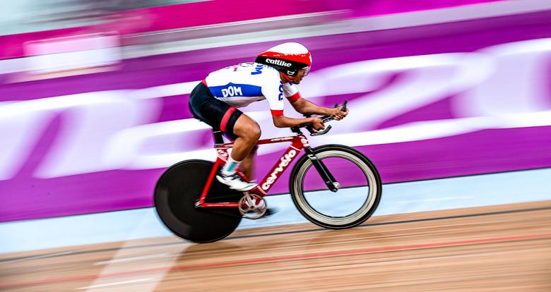 Rodny Minier from Dominican Republic going at full speed in the men’s individual pursuit C4-5 competition at the National Sports Village – VIDENA, Lima 2019