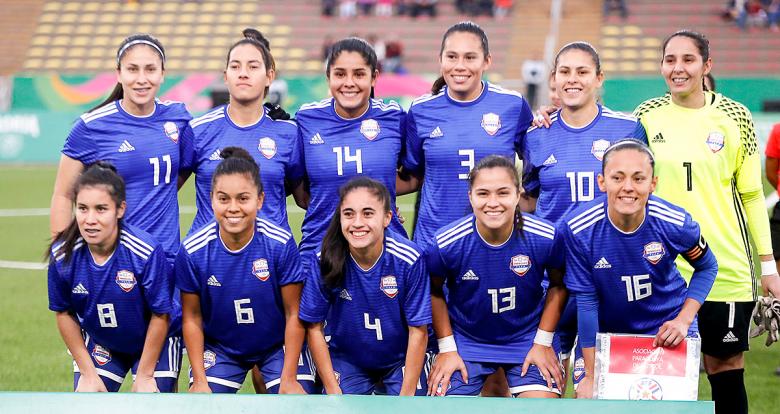 Paraguay women’s football team posing for a picture before the Lima 2019 match against Costa Rica Paraguay for the bronze medal at San Marcos Stadium