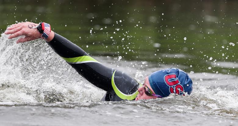 Kathryn Campbell de EEUU compite en final de la competencia de Aguas Abiertas 10k en Laguna Bujama en los Juegos Lima 2019