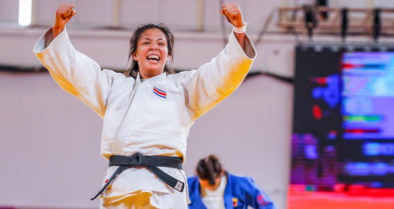 Diana Brenes de Costa Rica celebra su victoria sobre Karen León de Venezuela en la disputa por el bronce en judo mujeres -78 kg en los Juegos Lima 2019 en la Villa Deportiva Nacional – VIDENA.