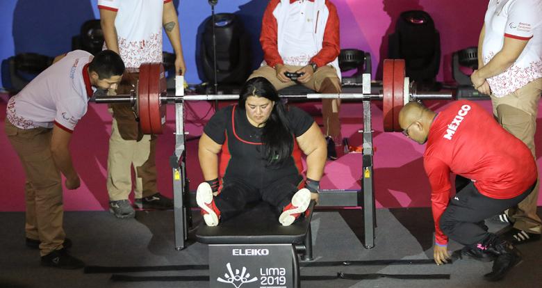 Perla Barcenas de México compite en Para powerlifting mujeres combinado 79 kg & 86 kg +86 kg AH en Lima 2019 en la Villa Deportiva Nacional – VIDENA.