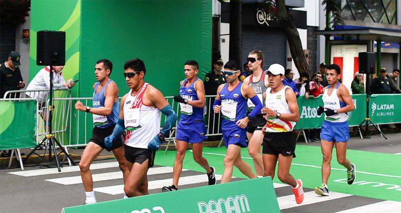 Atletas de América en prueba de 50 km marcha masculino en los Juegos Lima 2019, en el Parque Kennedy