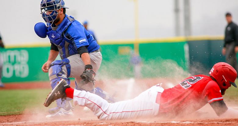 Canadian team giving it all against Nicaragua during hard-fought Lima 2019 baseball game at Villa María del Triunfo Sports Center