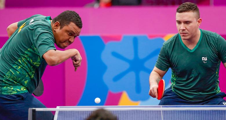 Paulo Salmin y Franciso Melo de Brasil se enfrentan a EE. UU. en Para tenis de mesa por equipos en Lima 2019 en la Villa Deportiva Nacional – VIDENA