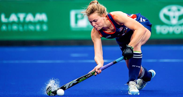 American Julia Young controls the ball during Lima 2019 hockey match against Chile for the bronze medal at the National Sports Village (VIDENA)