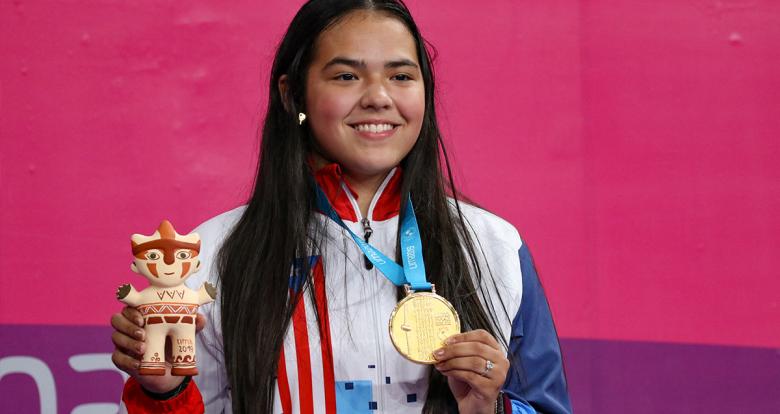 Adriana Diaz from Puerto Rico proudly shows her gold after winning the Lima 2019 women’s table tennis final held at the National Sports Village – VIDENA.