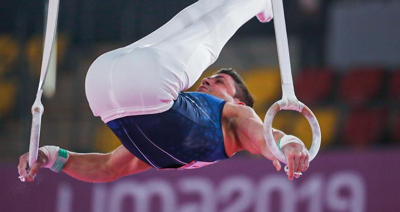  Federico Molinari de Argentina compite en gimnasia artística masculina en Lima 2019 en el Polideportivo Villa el Salvador.