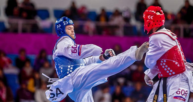 Francisco Pedroza from Mexico and Evan Medell from the USA compete in the men’s Para taekwondo K44 +75 kg final at the Callao Regional Sports Village.