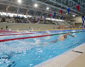 Participan cerca de 400 nadadores de 43 clubes de todo el país en un escenario de nivel mundial. 
