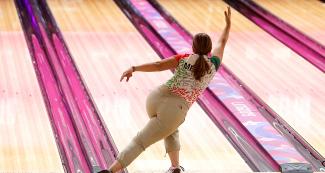 Miriam Zetter shows her technique in bowling