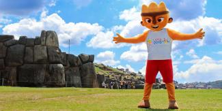 Milco, la mascota de Lima 2019, viajó a Sacsayhuamán, Cusco