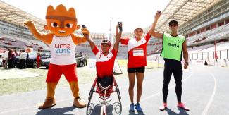 Milco apoyando al movimiento paralímpico en el Estadio Nacional del Perú