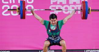 Mendez Vasquez lifts 61 kg