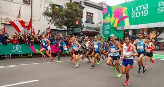 Atletas inician maratón masculina 