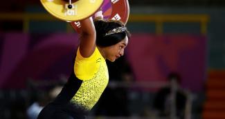 Weightlifter Tamara Salazar lifts 110 kg at Lima 2019
