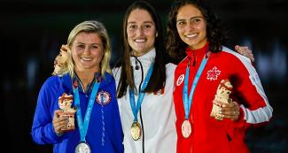 Natalia Cuglievan (PER), Erika Lang (USA) and Louise Rini (CAN) in the women’s trick event podium at Lima 2019