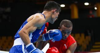 Peruvian boxer Leodan Pezo delivers a left-hand blow to Cuban Lázaro Álvarez.