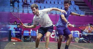 Leandro Romiglio hits squash ball 