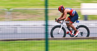Michel Gonzales riding at top speed during the triathlon cycling event