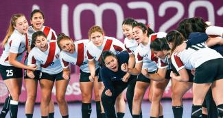The Peruvian team with a shout of encouragement - Women’s handball