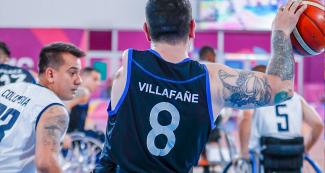 Gustavo Villafañe de Argentina compite contra Colombia por el bronce en baloncesto en silla de ruedas en Lima 2019 en la Villa Deportiva Nacional – VIDENA.