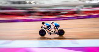 Annie Bouchard y su piloto Evelyne Gagnon compiten en Para ciclismo de pista en la Villa Deportiva Nacional – VIDENA en Lima 2019