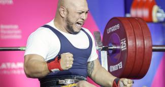 Ailton De Andrade de Brasil celebra luego de competir en Para powerlifting hombres -80 kg en Lima 2019 en la Villa Deportiva Nacional – VIDENA. 