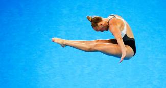 Sarah Bacon de USA compite en el trampolín femenino de buceo de 1 m, en los Juegos Lima 2019, en la Villa Deportiva Nacional – VIDENA