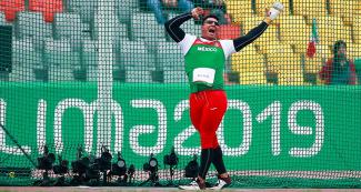 Mexican Diego Alan Del Real shows his strength during the hammer final at the Lima 2019 Games in the National Sports Village - VIDENA