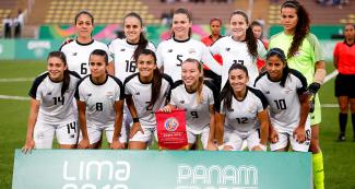 Costa Rica women’s football team posing for a picture before the Lima 2019 match against Paraguay for the bronze medal at San Marcos Stadium
